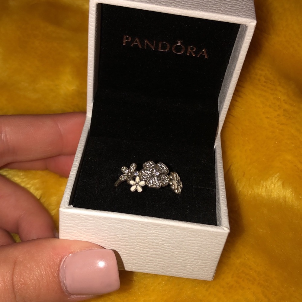 NWOT floral Pandora ring
